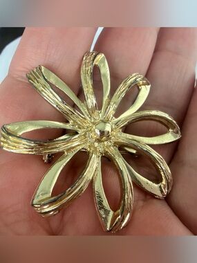 Gold Toned Flower Brooch Pin